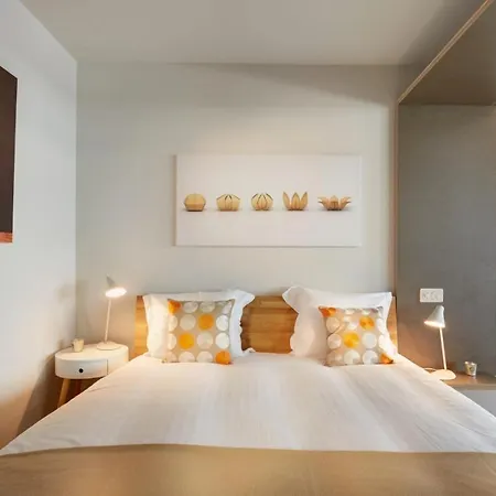 Contemporary Cosy In - Rm8 * Nyon