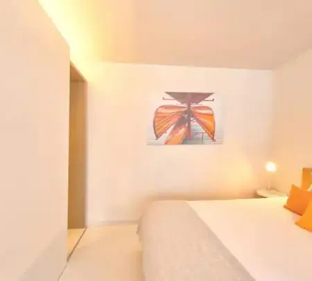 Contemporary Cosy In - Rm8