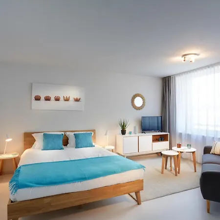 Contemporary Cosy In - Rm8 *