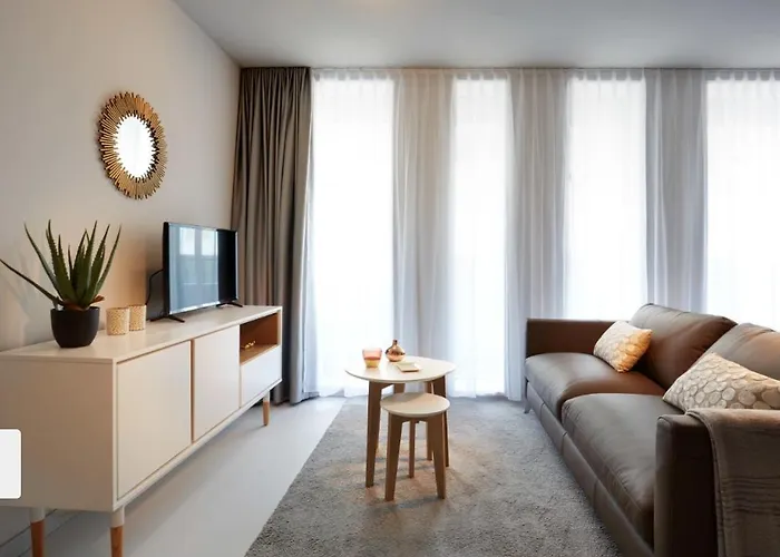 Contemporary Cosy In - Rm8