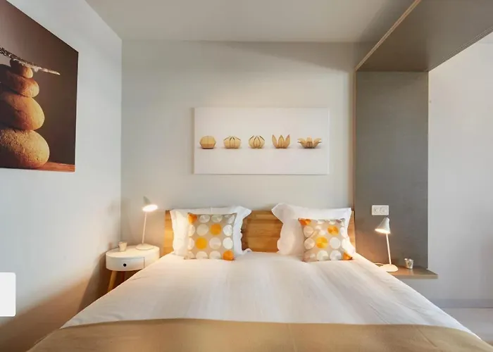 Contemporary Cosy In - Rm8 * Nyon